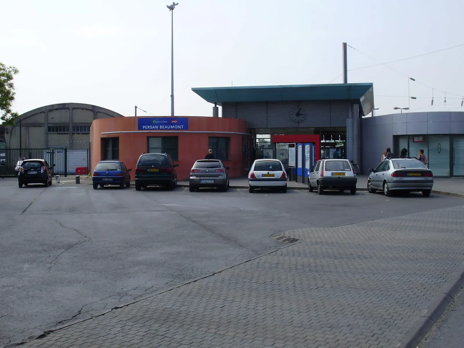Nettoyage de façade Persan — gare RER C et bords de l'Oise